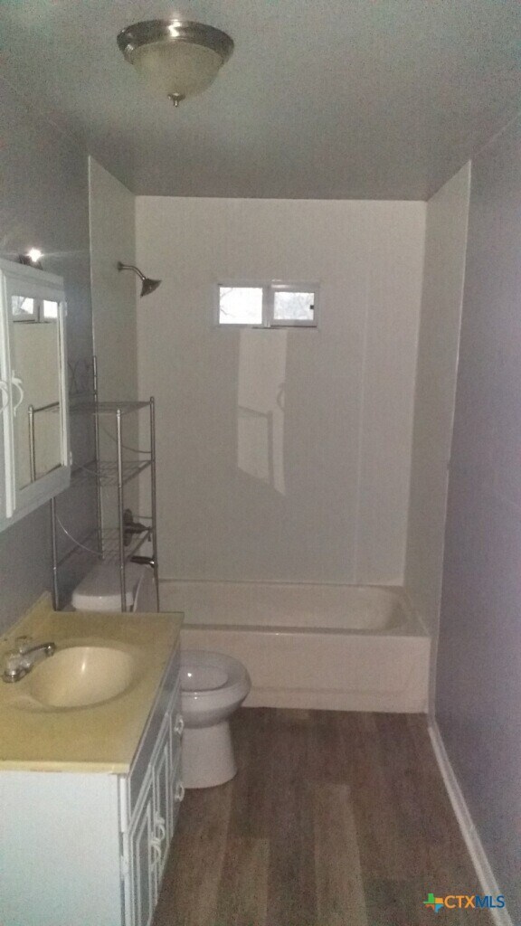 Foto del edificio - 548 Newton Ave