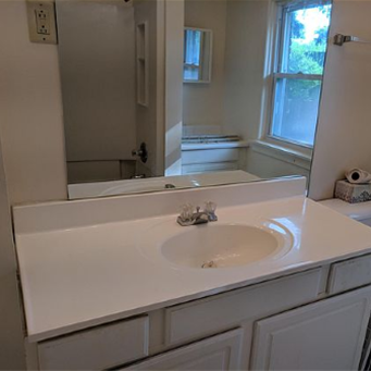 Baño - 17355 McIntyre St