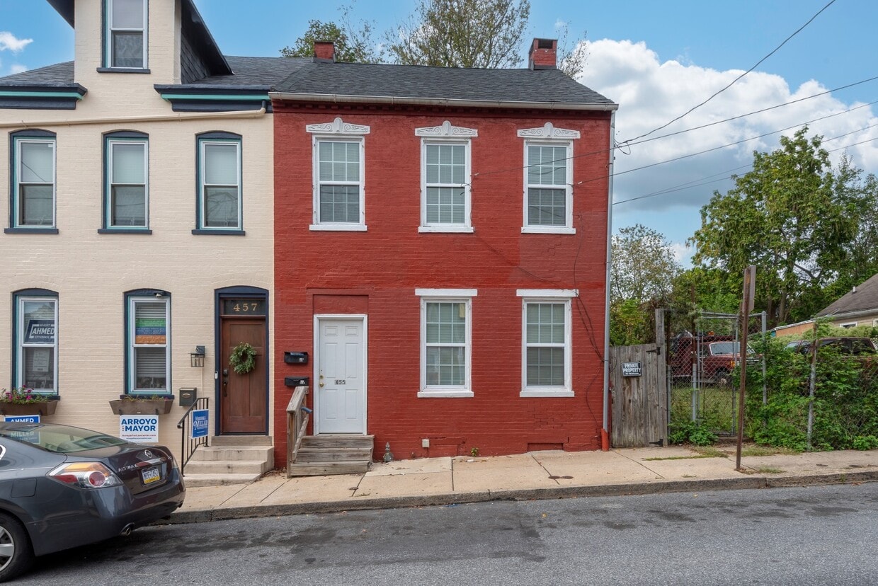 Primary Photo - 455 High St