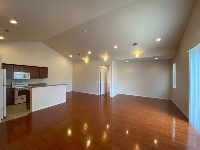 Foto del edificio - 1 Bedroom With Den 2 Bathroom Duplex