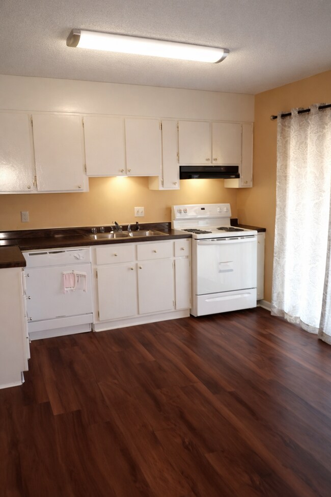 Foto del edificio - Coming Soon: 3 Bed, 2.5 Bath Condo