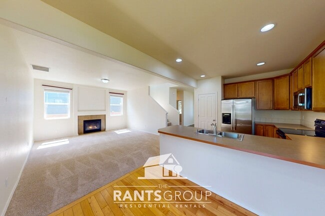 Building Photo - Spacious Summerwalk Home: 4 Bed + Den, Pri...