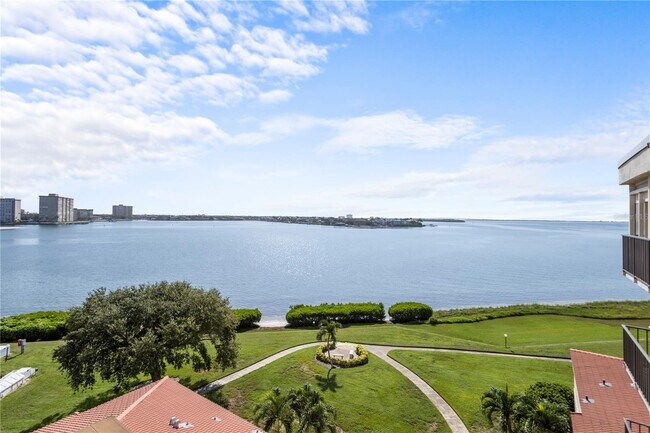 Foto del edificio - 6158 Palma Del Mar Blvd S