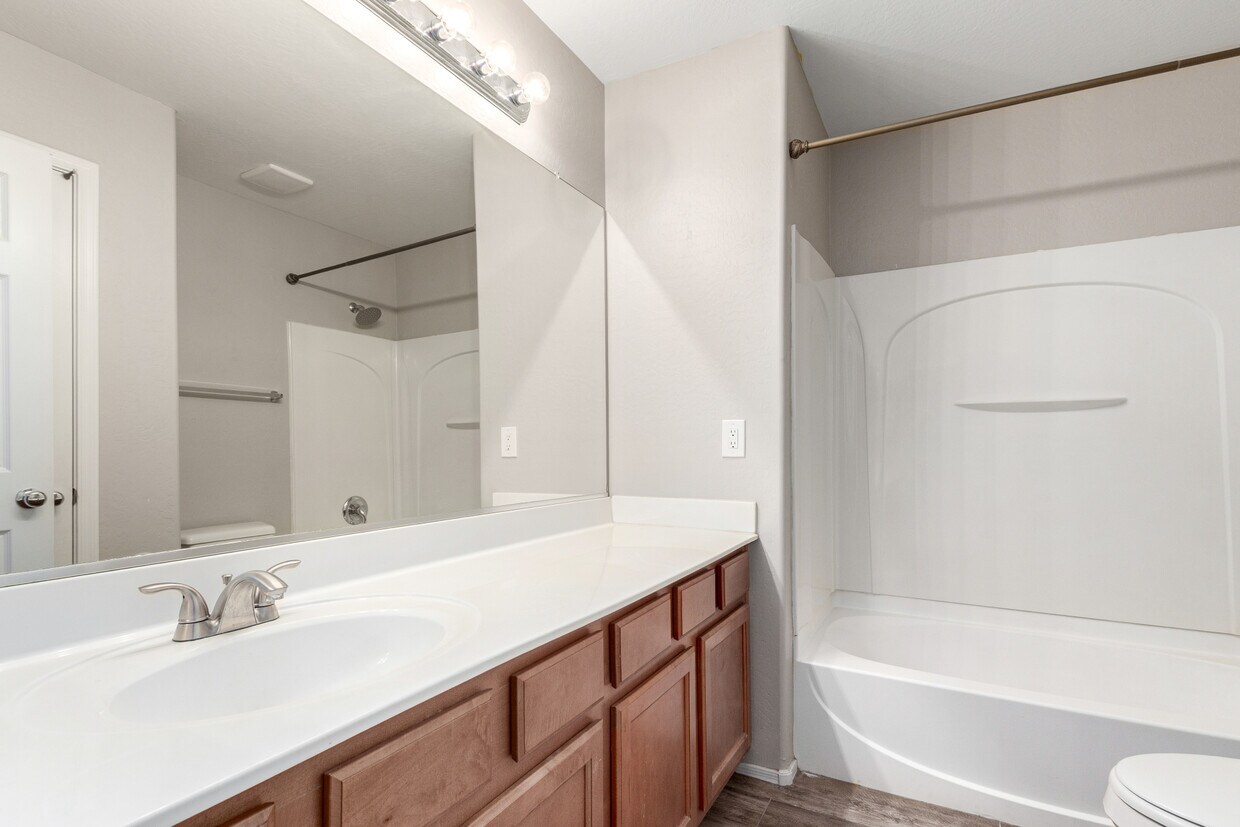 Foto principal - 4509 E Loma Vista St