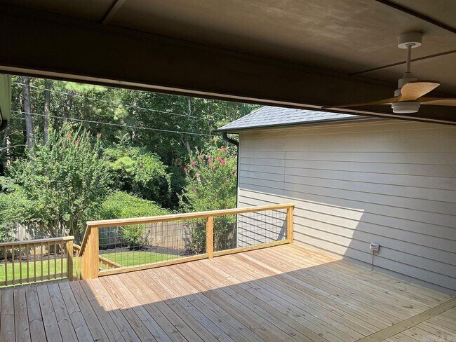 Foto del edificio - 14302 Westbury Dr