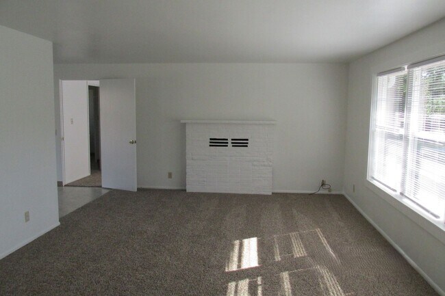 Foto del edificio - 3 Bedroom House in Burlington