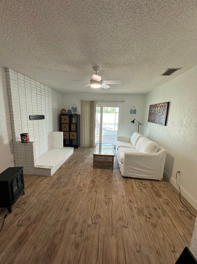 Building Photo - 229 Benjamin Dr