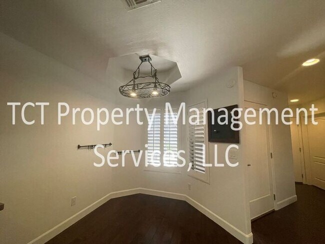 Foto del edificio - Updated Dual Primary Suite in Great Location!