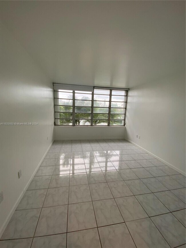 Foto del edificio - 9101 E Bay Harbor Dr