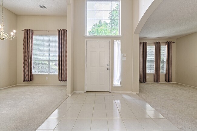 Foto del edificio - 9701 Thorncliff Dr