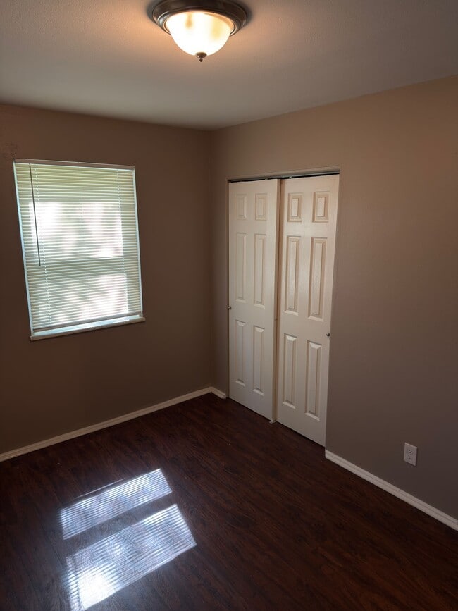 Building Photo - 2033 Bella Clare Dr
