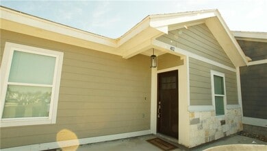 Building Photo - 412 2 1/2 St