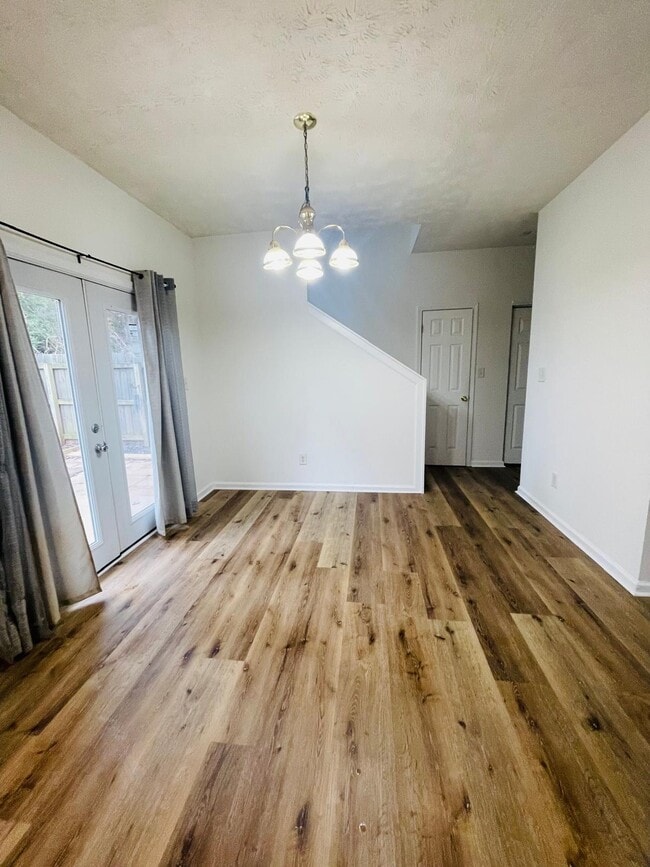 Foto del edificio - 3709 Hutchinson Trace Dr