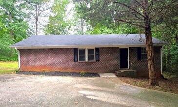 Building Photo - 220 Big Oak Cir