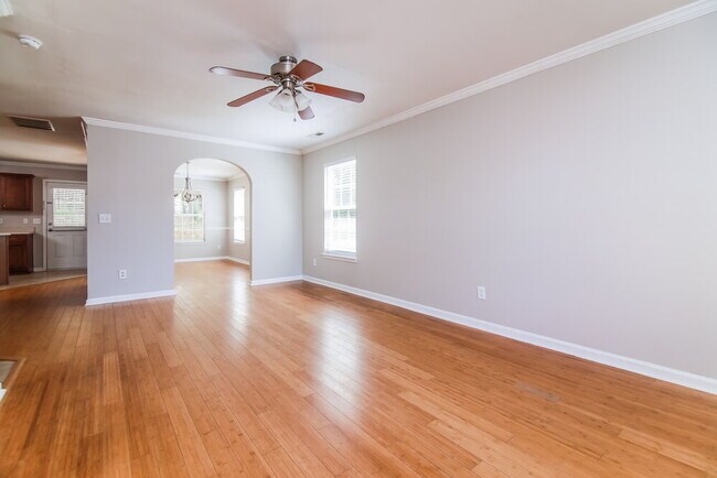 Building Photo - 709 Champion St