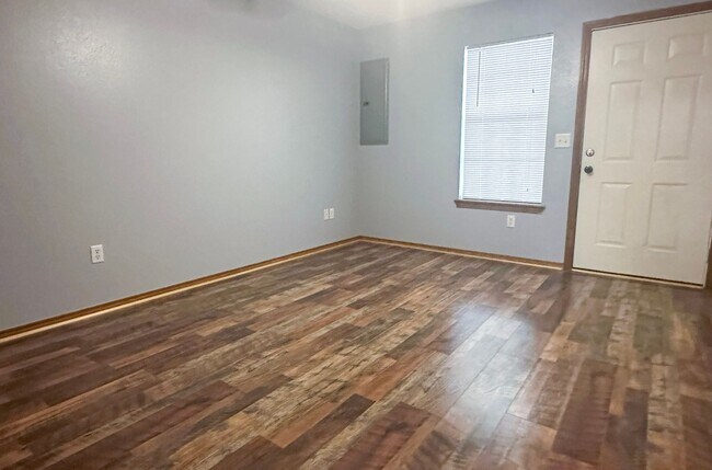 Foto del edificio - 2316-2318 Red Branch Dr