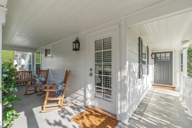 Building Photo - CHARMING 3BR + 2BA HOUSE IN MONROVIA!