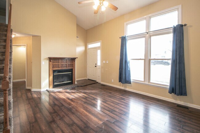 Building Photo - 1122 Rosebrook Dr