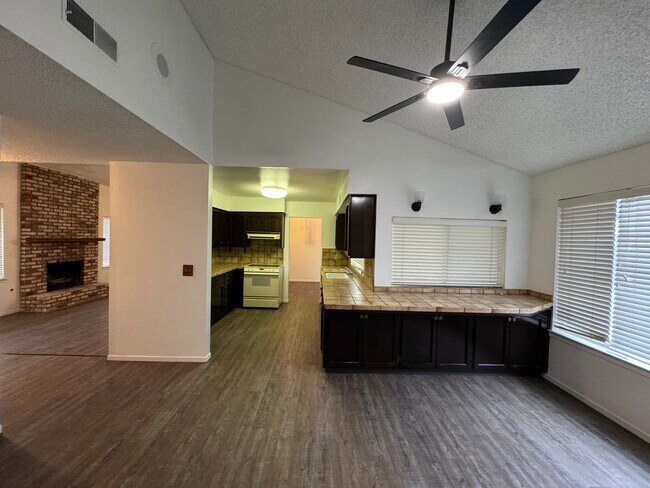 Building Photo - 1819 S Cindy Ct