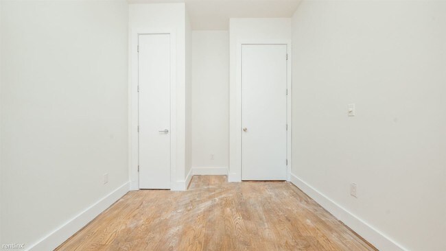 Foto del edificio - 112 Manhattan Ave