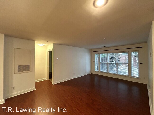 Building Photo - 2 br, 2.5 bath House - 521 N. Graham Stree...