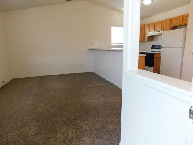 Building Photo - TWO WEEKS FREE RENT!
