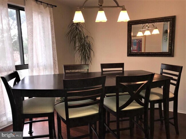 Foto del edificio - 2068 Royal Fern Ct