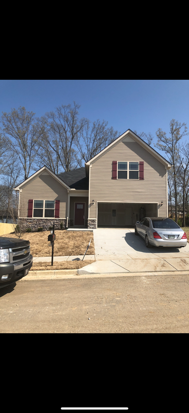 Front entrance with two car garage - 1337 Busiris Dr