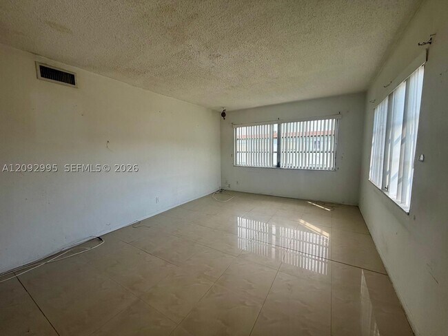 Building Photo - 1501 NW 43rd Ave