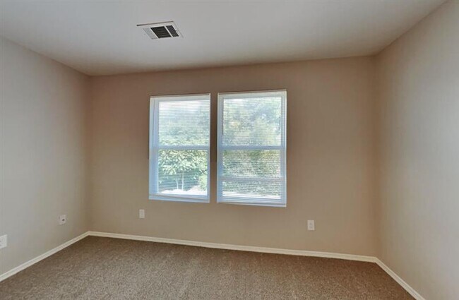 Building Photo - Home For Rent