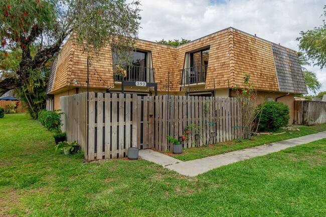 Foto del edificio - 393 Lake Arbor Dr