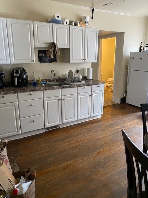 Kitchen - 252 Semple St