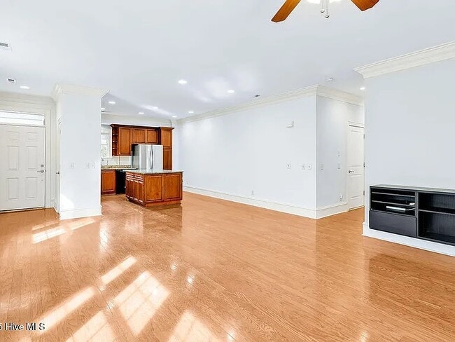 Building Photo - 3347 Jasper Pl