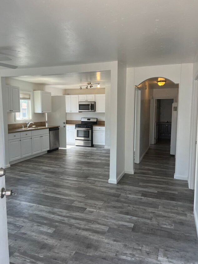 1292212924 Beechtree St Unit 12922 A, Lakeside, CA 92040 Room for