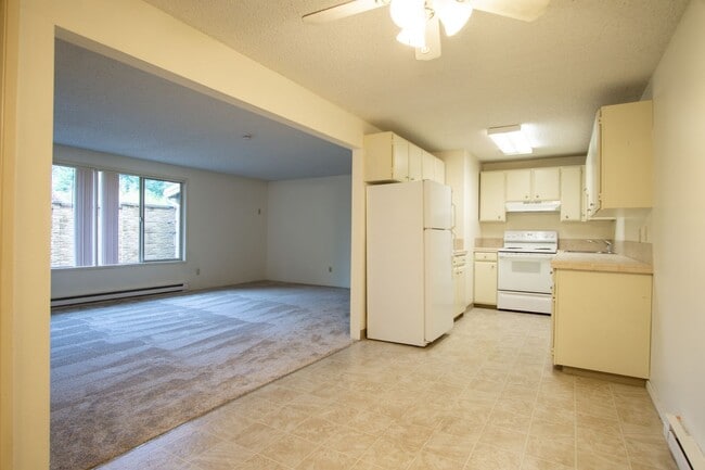 Building Photo - Garden-Level 2 Bed 2 Bath with Large Patio, Parking, & W/D Hookups