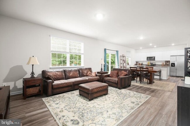 Building Photo - 141 Livingwood Ct