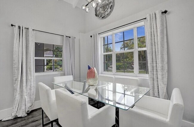 Foto del edificio - 502 Rambling Dr Cir