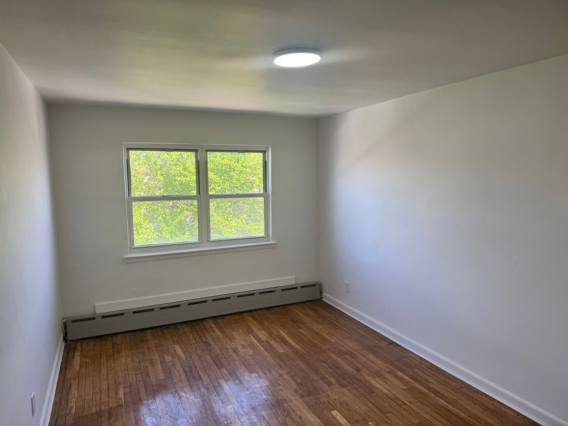 Bedroom 1: 10 x 16 - 727 E 101st St