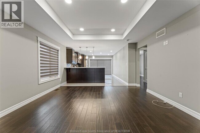 Photo du bâtiment - 11948 Thistledown Ave