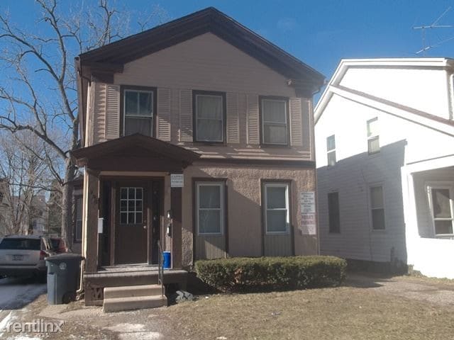 Building Photo - 428 S Division St