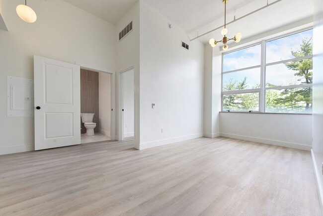 Interior Photo - The Benedict