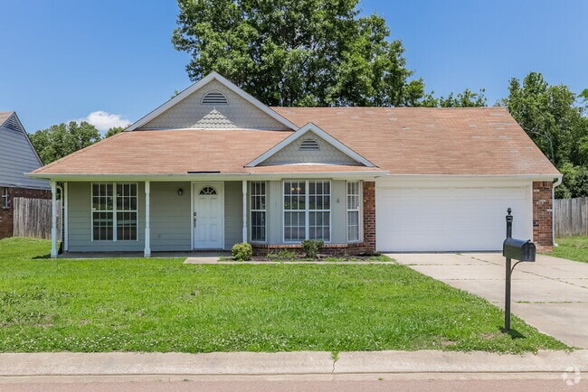 Building Photo - 1104 Parkview Cir N