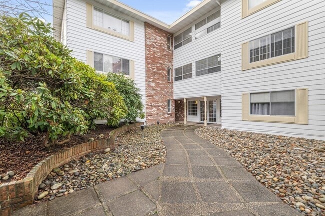 Building Photo - 15010 Roper Ave