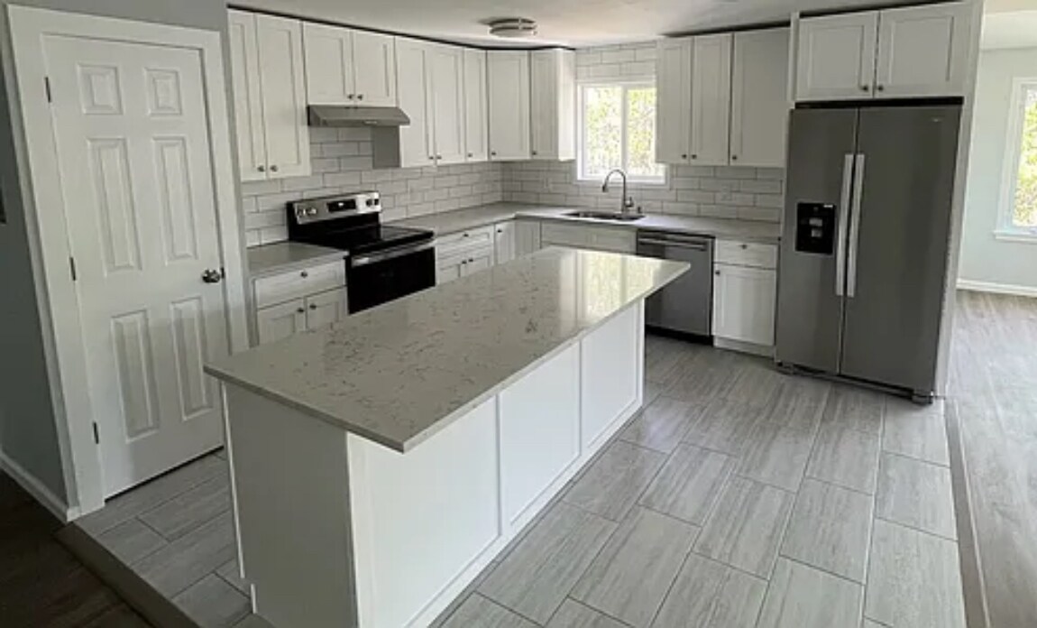 Foto principal - 74 Western Ave