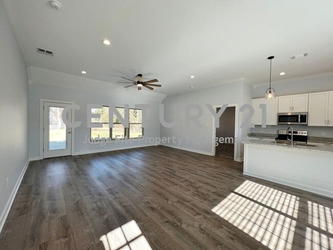 Building Photo - Modern 3/2/2 in Granbury Ready For Rent!