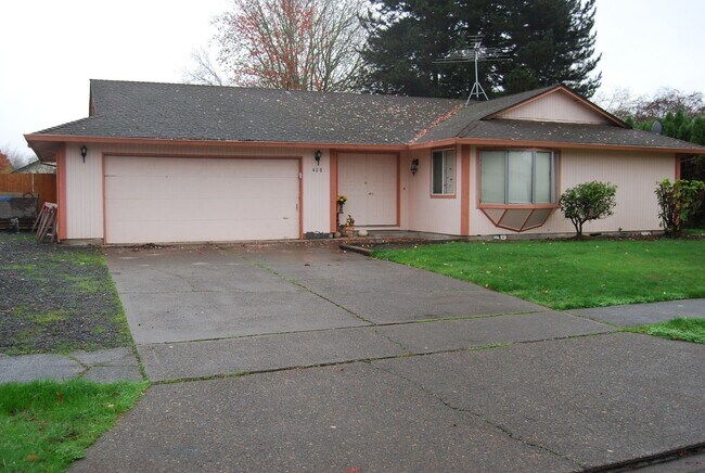 Foto del edificio - 3 Bedroom Home N side of Newberg