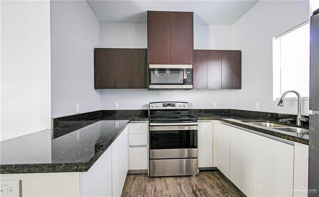 Building Photo - 3907 Valeria St