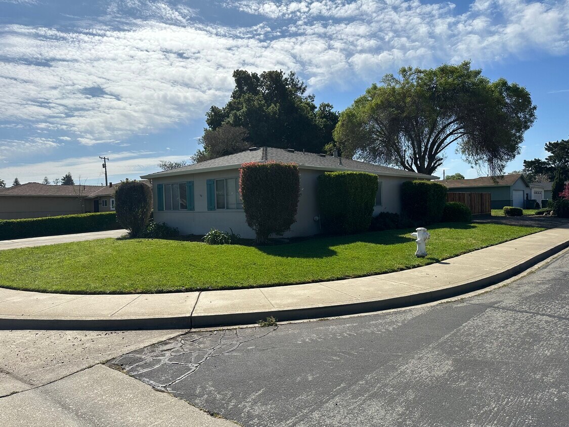 Foto principal - 3518 Clinton Ave