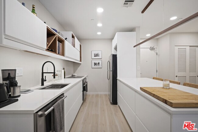 Foto del edificio - 630W W 6th St