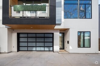 Building Photo - 2315 Kirby St